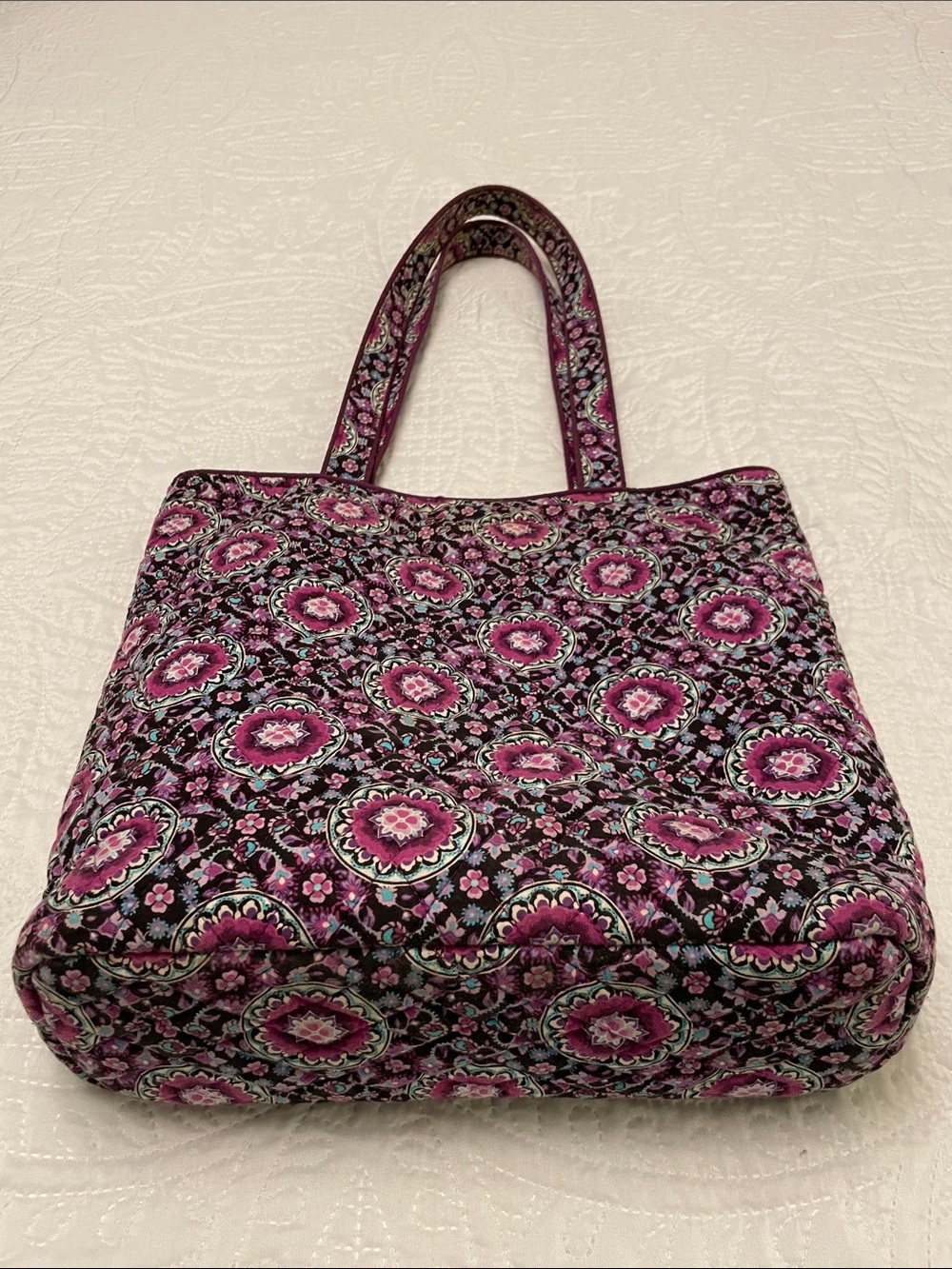 Vera Bradley LILAC MEDALLION Quilted Tote or Travel Bag In PRISTINE Condition - Picture 6 of 14
